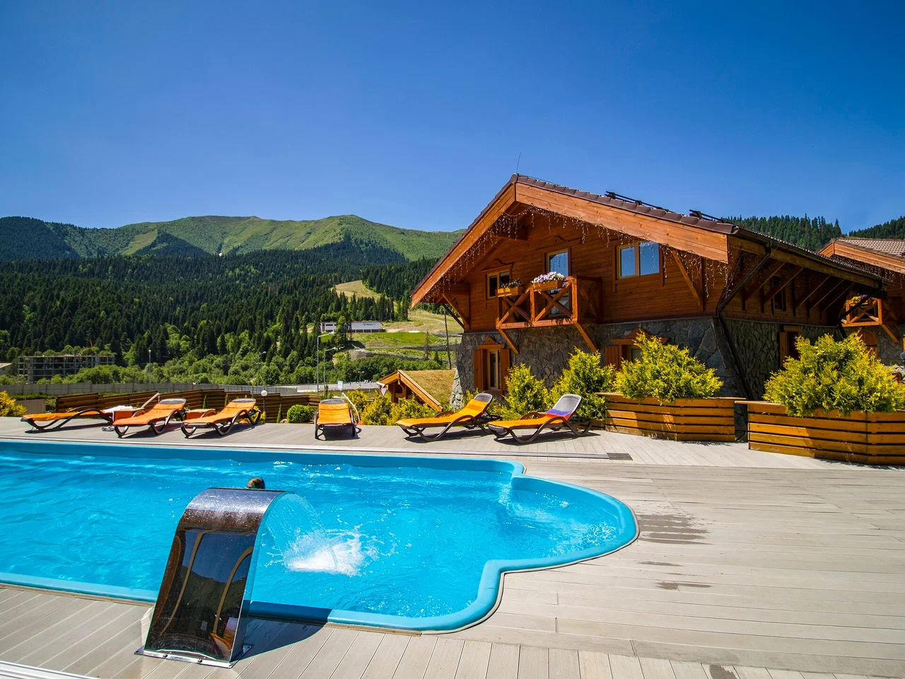 Arkhyz Royal Resort & Spa — бассейны и зоны отдыха